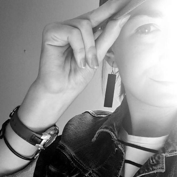 Meet your Posher, Emily - Picture 1 of 1